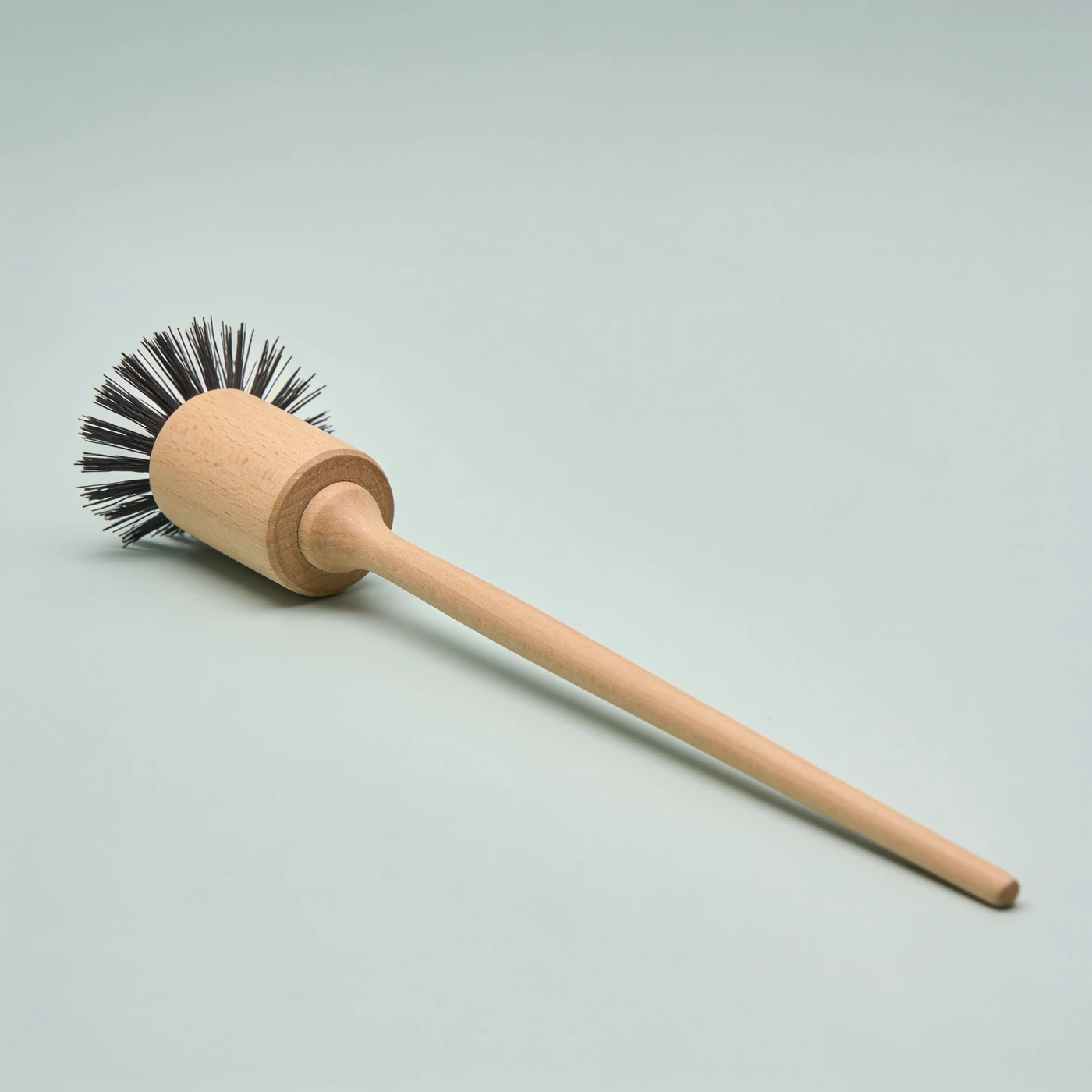 Small Barrel Round Brush — Natural beech